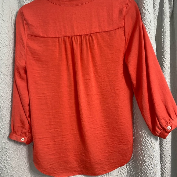 Vince Camuto Vibrant Coral Orange Split V-Neck Blouse Size Small - Picture 6 of 6